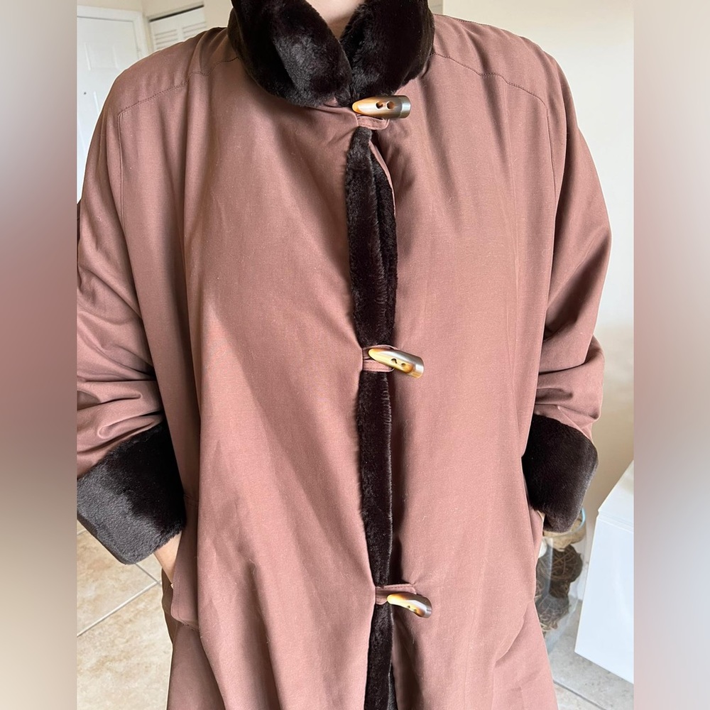 Authentic Vintage Burberry Coat with line and collar Fur